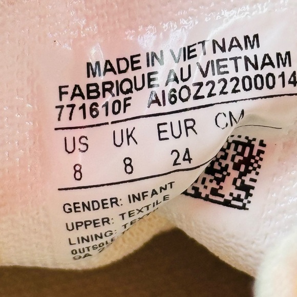 Toddler Converse Pink Hearts Sneakers - Picture 6 of 6